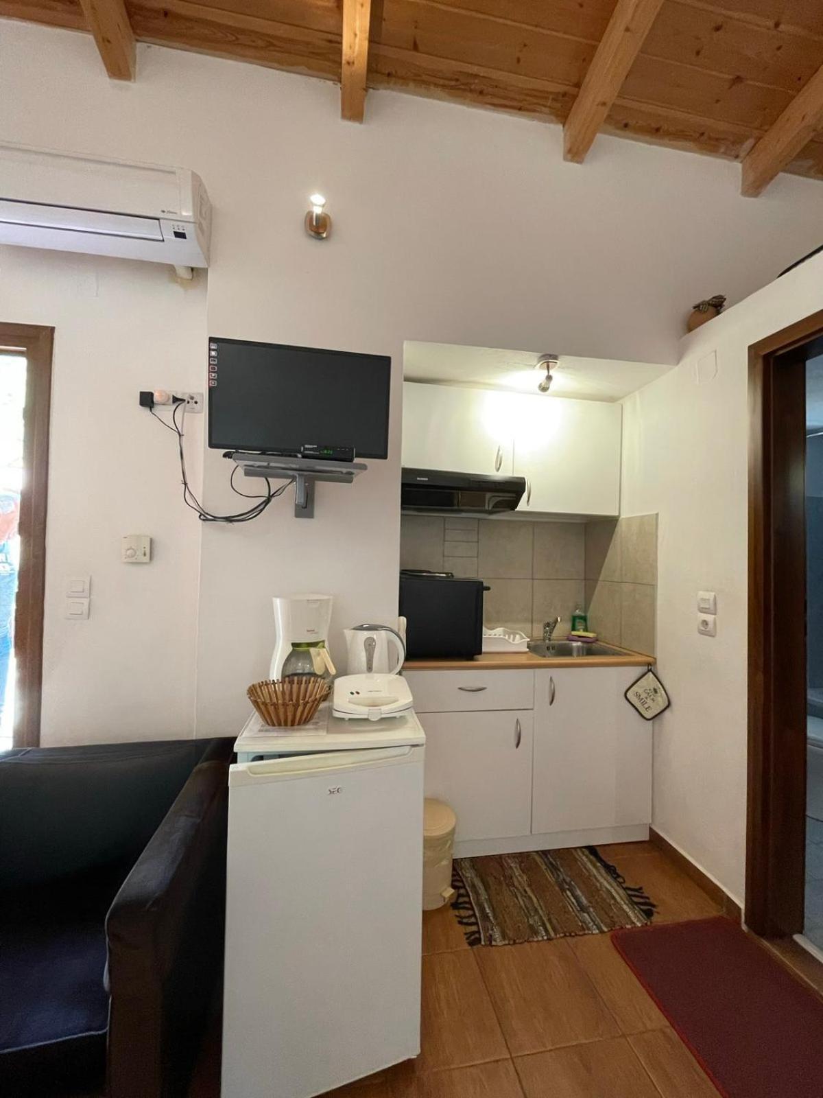 Michel Studios Калаврита Экстерьер фото
